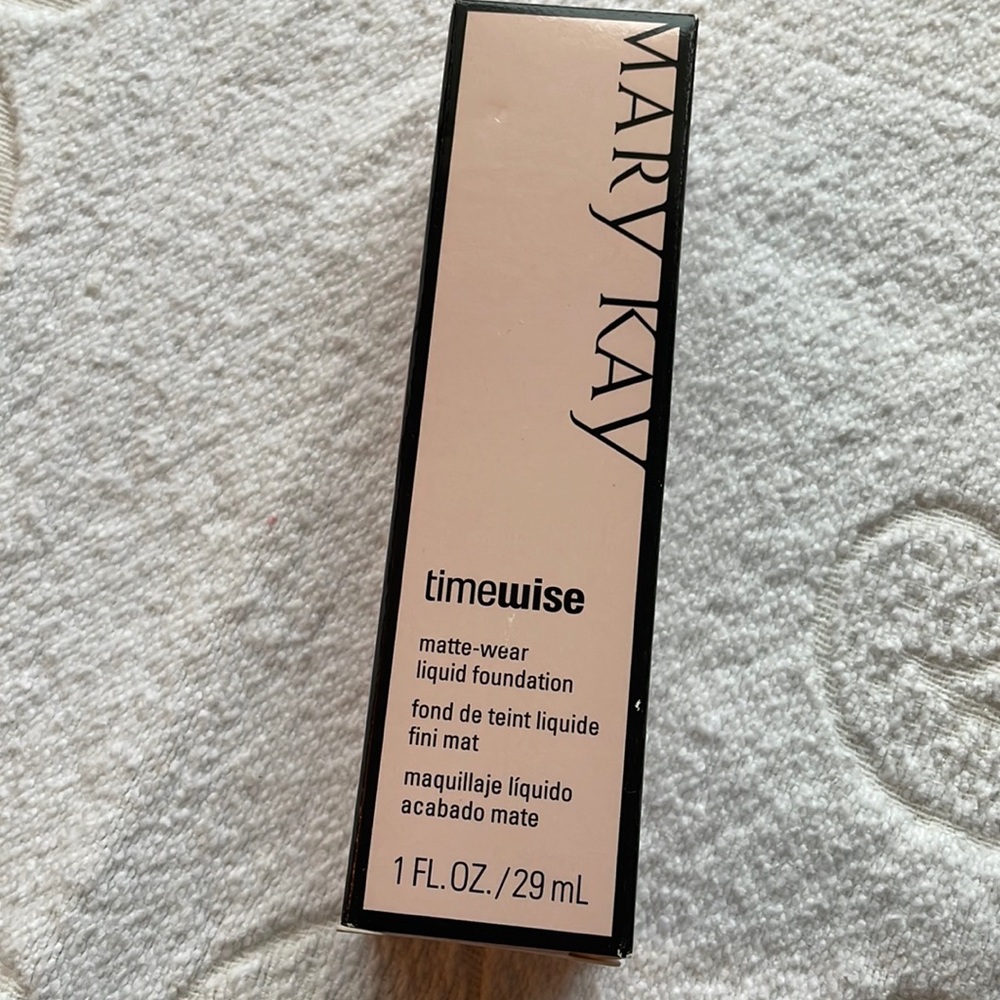 MaryKay Matte-Wear Liquid Foundation Ivory 4